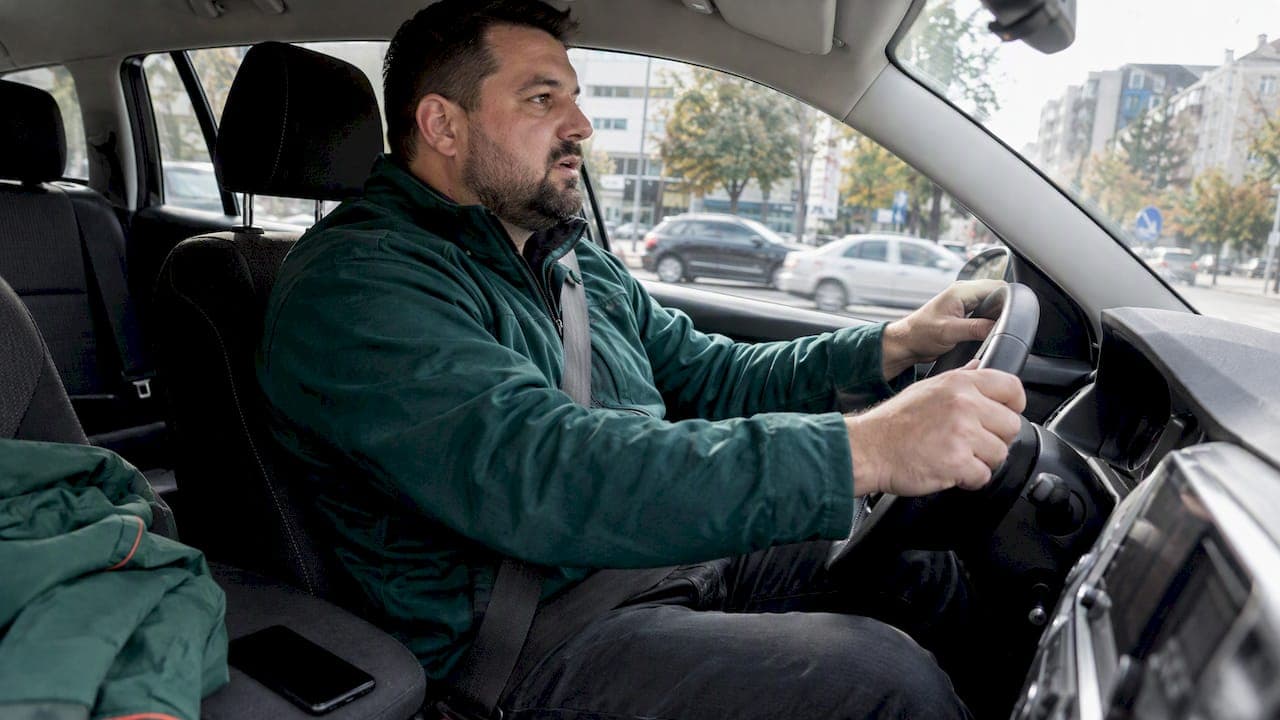 Glasovno beleženje voženj: kako deluje in kdaj se izplača